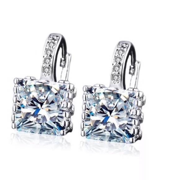 New lady silver white halo diamond stud Earrings - Picture 5 of 6